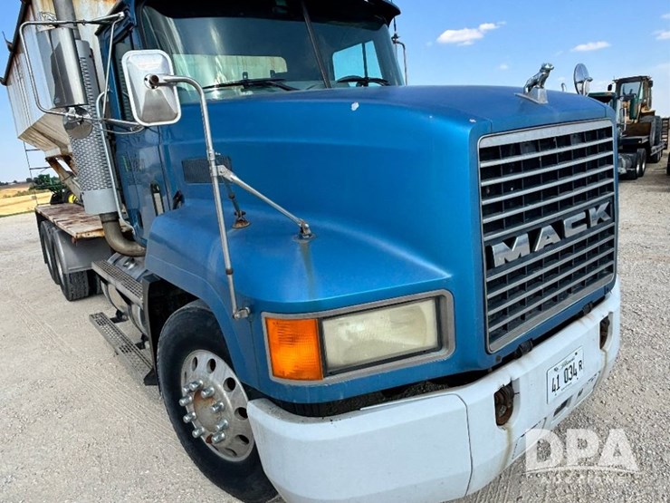 2000-mack-ch613-image-28