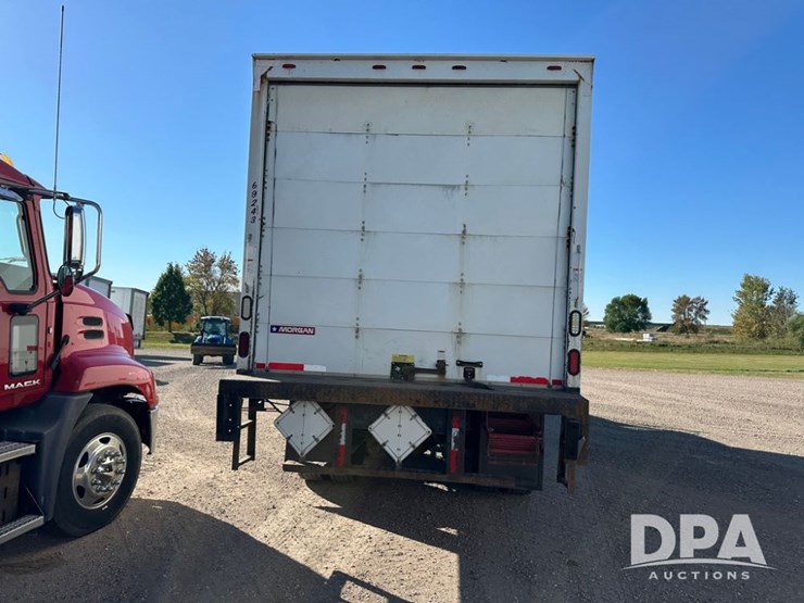 2014-kenworth-t370-image-12