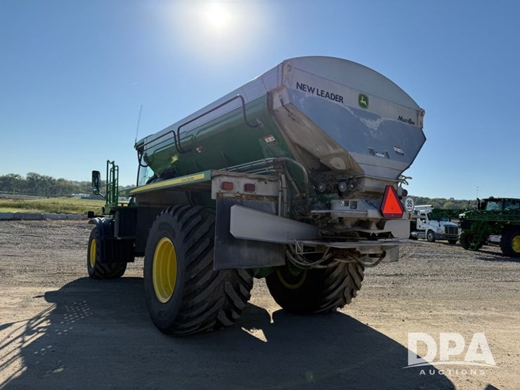 2021-john-deere-f4365-image-17