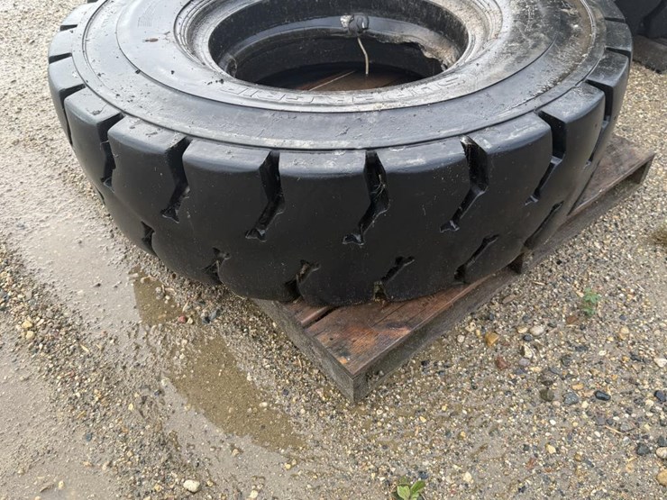 #2135-•-(4)-super-grip-grader-tires-image-13