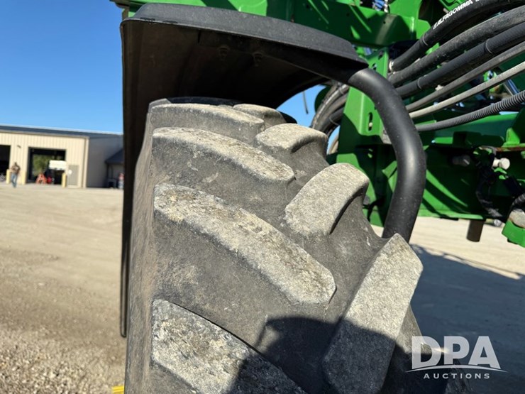 2021-john-deere-r4044-image-46