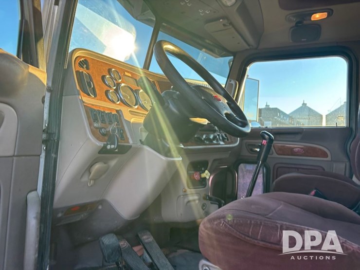2008-peterbilt-386-image-62