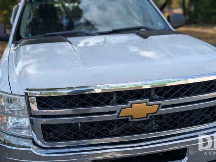 2013-chevrolet-silverado-image-2
