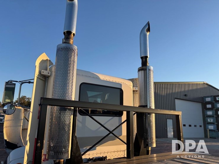 2008-peterbilt-386-image-36