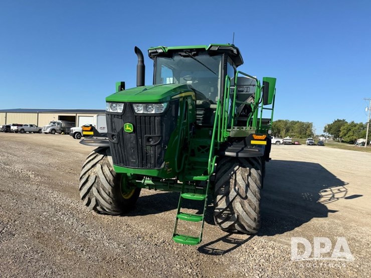 2023-john-deere-800r-image-32