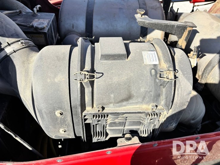 2015-case-ih-patriot-4440-image-104