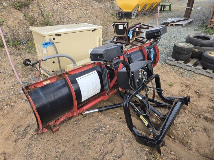 #6905-•-approx.-90"-hiniker-4-way-snow-plow-w/lights-image-3