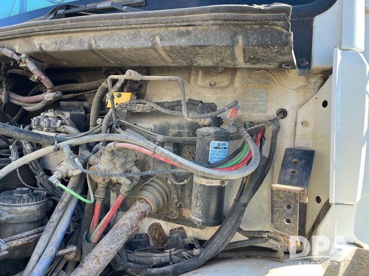 2002-freightliner-fl70-image-82