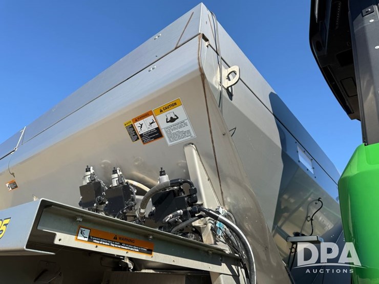 2023-john-deere-800r-image-82