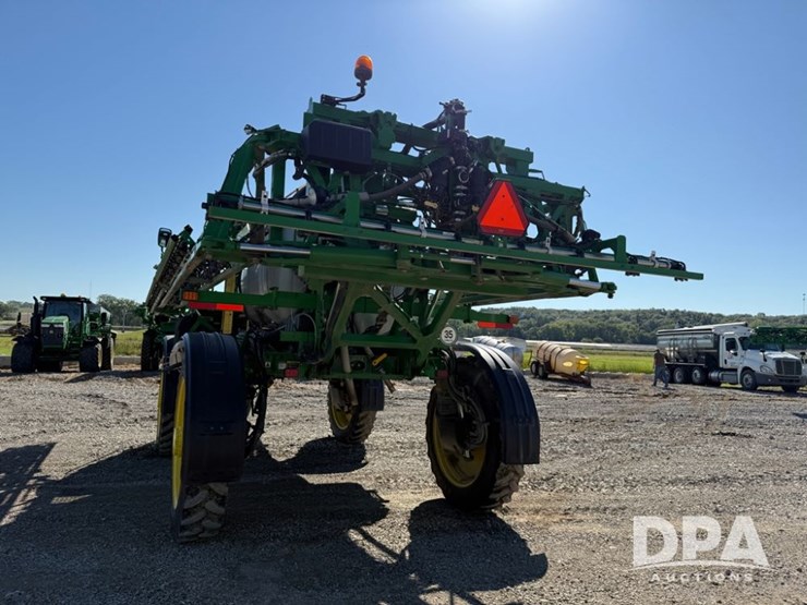 2021-john-deere-r4044-image-21