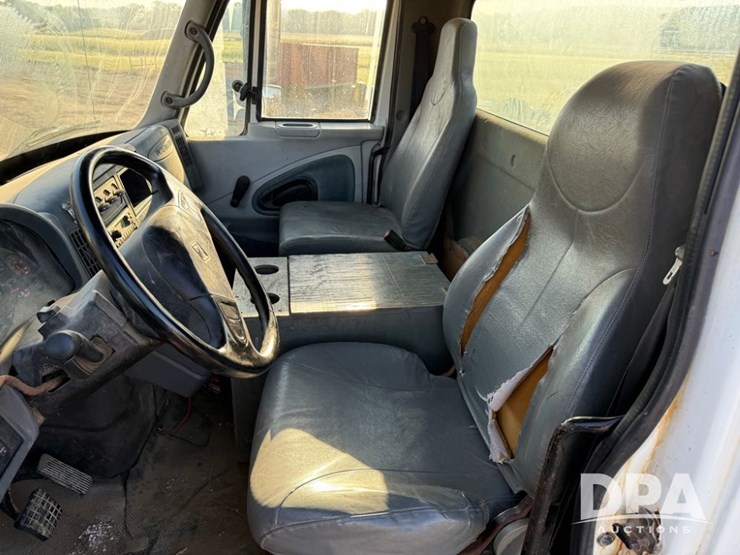 2002-international-durastar-4400-image-58