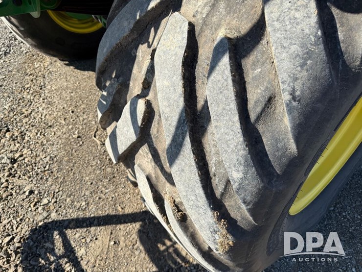 2023-john-deere-800r-image-48