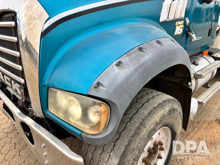 mack-granite-gu713-image-28