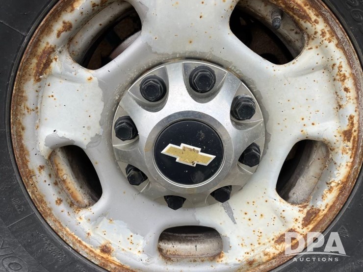 2011-chevrolet-2500hd-image-19