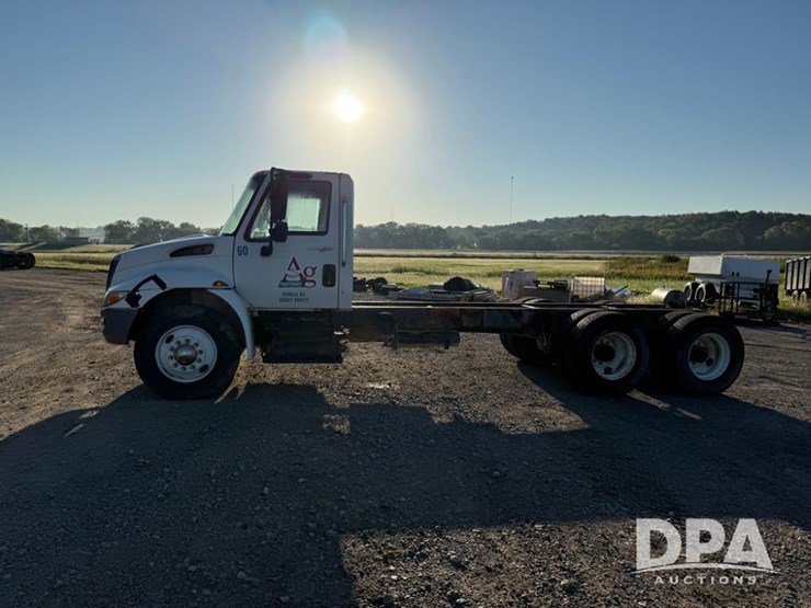 2002-international-durastar-4400-image-17