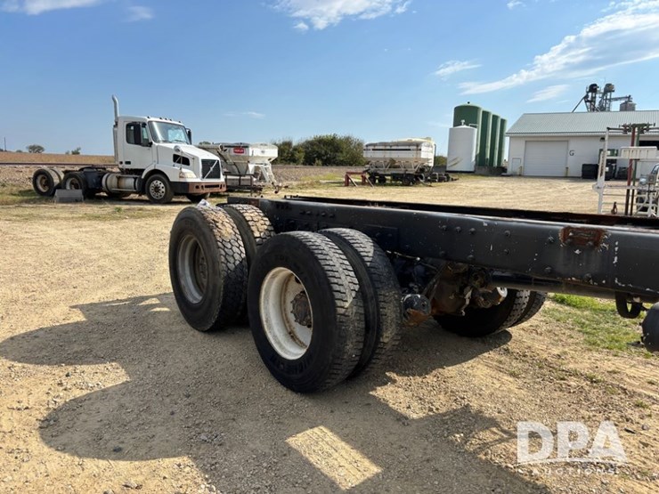 2001-peterbilt-357-image-57