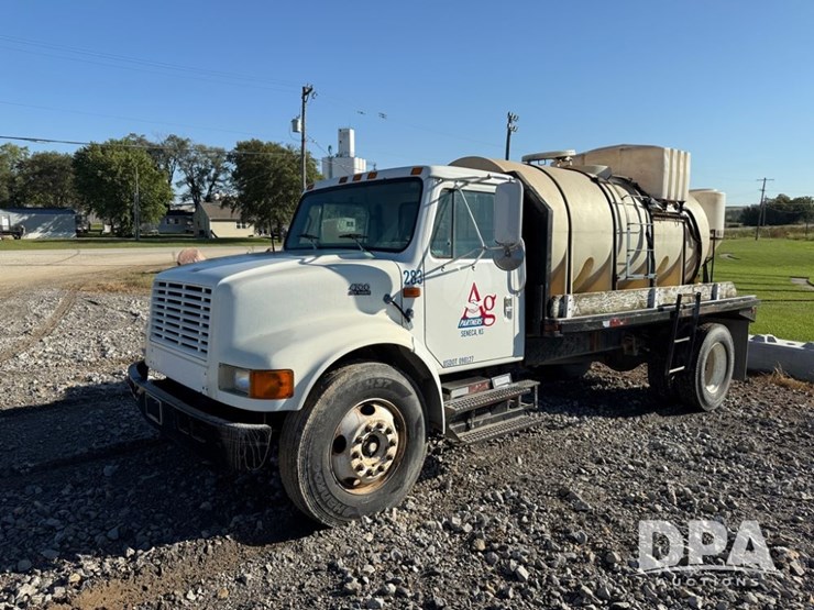 1999-international-4700-image-1