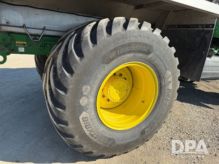 2023-john-deere-800r-image-54