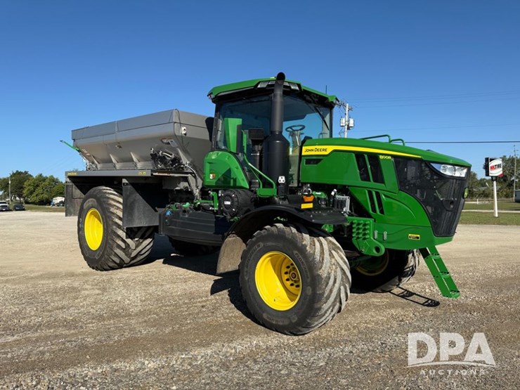2023-john-deere-800r-image-1