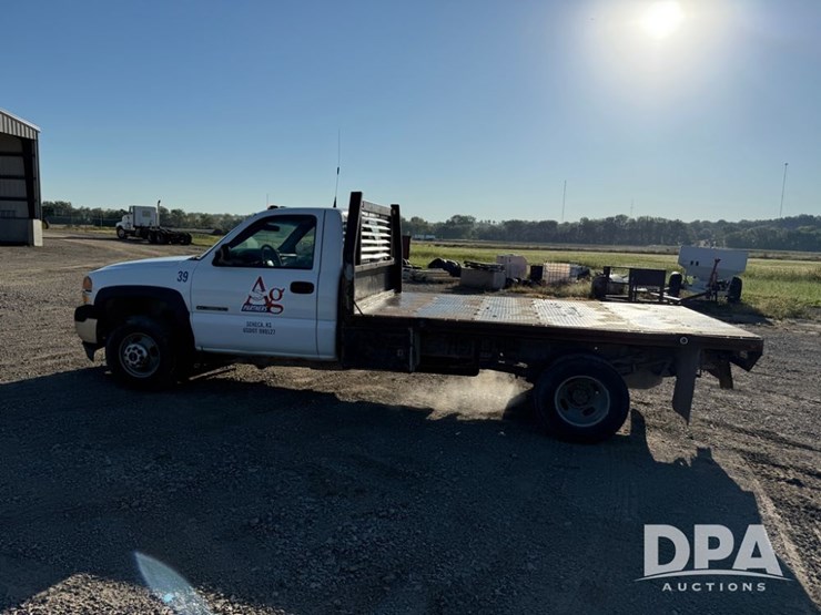 2002-gmc-3500-image-21