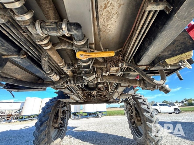 2015-case-ih-patriot-4440-image-26