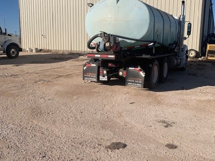 2007-freightliner-liquid-truck-(dr11216-unit-8270)-image-3