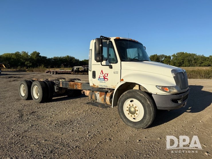 2002-international-durastar-4400-image-26