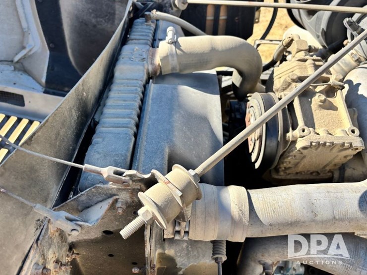 1999-ihc-4700-liquid-nurse-truck-(gp11652,-unit-126458)-image-60