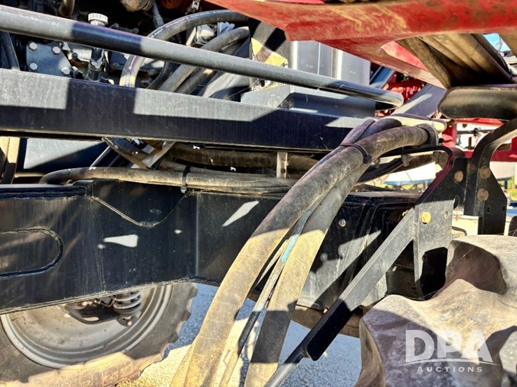 2015-case-ih-patriot-4440-image-38