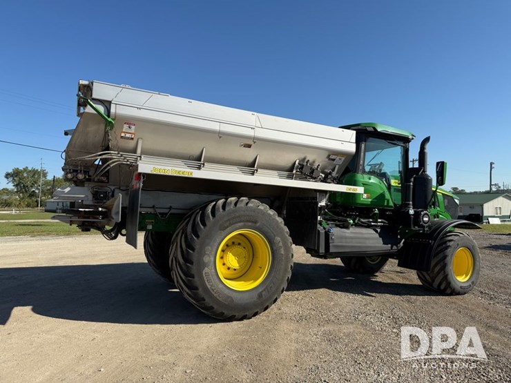 2023-john-deere-800r-image-9