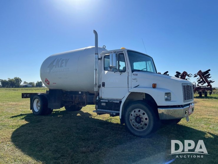 2002-freightliner-fl70-image-5