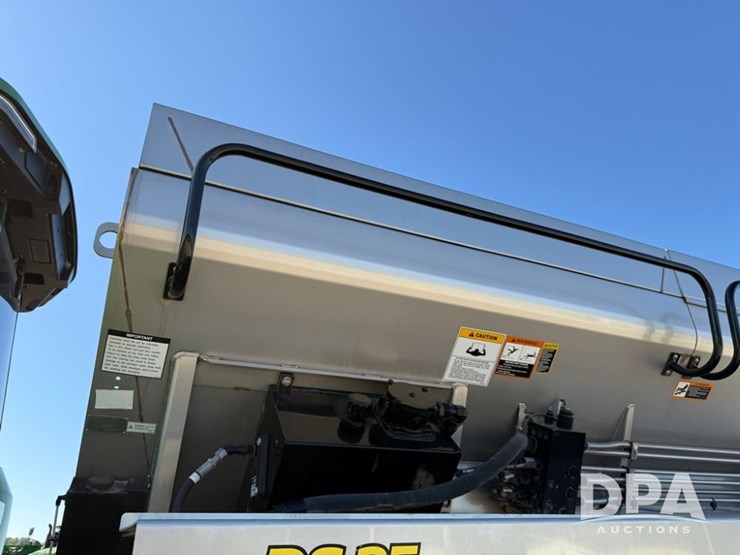 2023-john-deere-800r-image-61