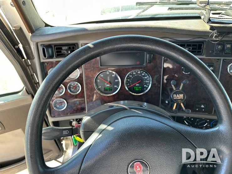 2014-kenworth-t370-image-33