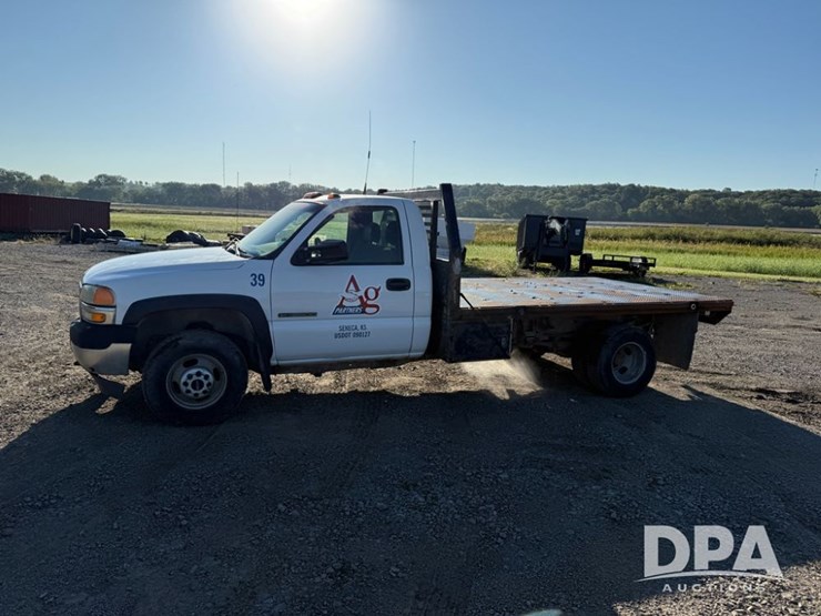 2002-gmc-3500-image-24