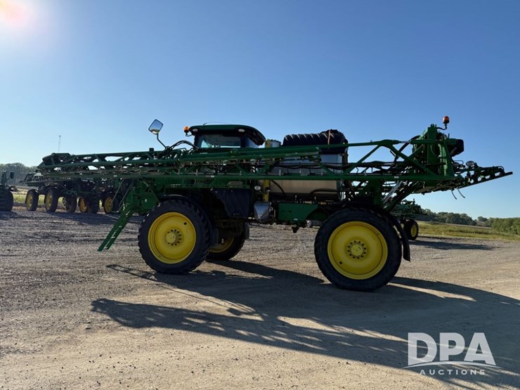 2021-john-deere-r4044-image-23
