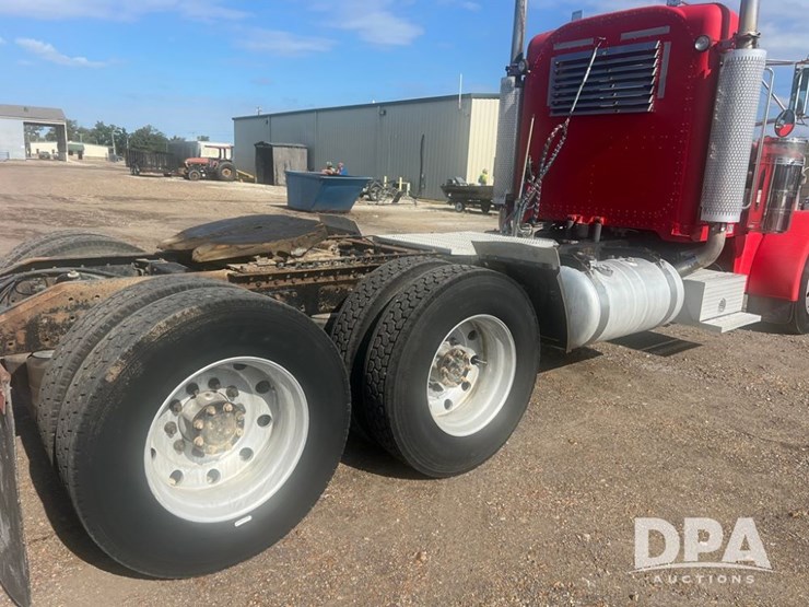 peterbilt-379-image-4