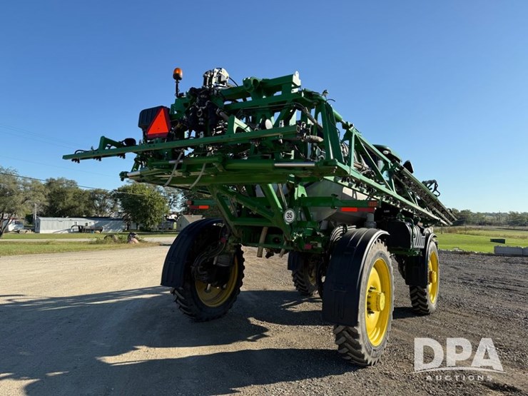 2021-john-deere-r4044-image-13