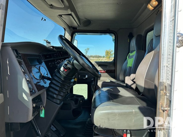 2014-kenworth-t370-image-30