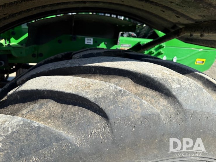 2023-john-deere-800r-image-42