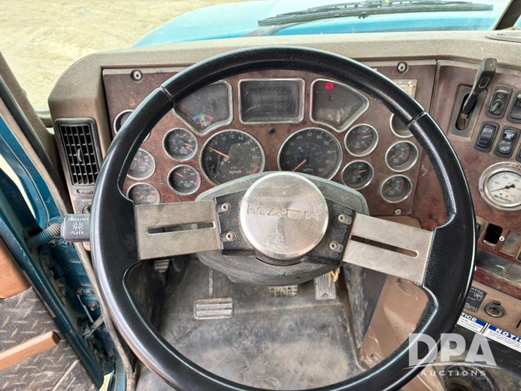 mack-granite-gu713-image-138