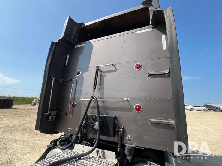 2014-peterbilt-386-image-34