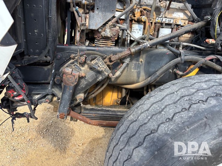 2001-peterbilt-357-image-35