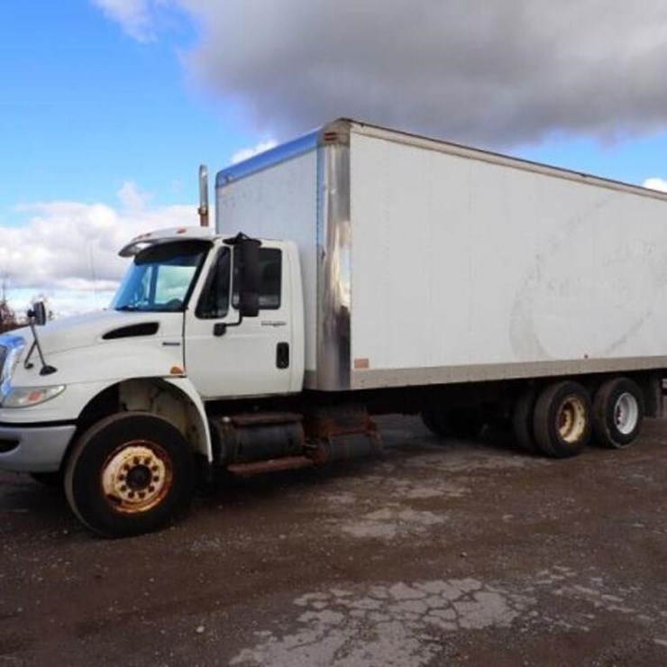 2008 International DuraStar 4400 T/A Van Truck 1HT