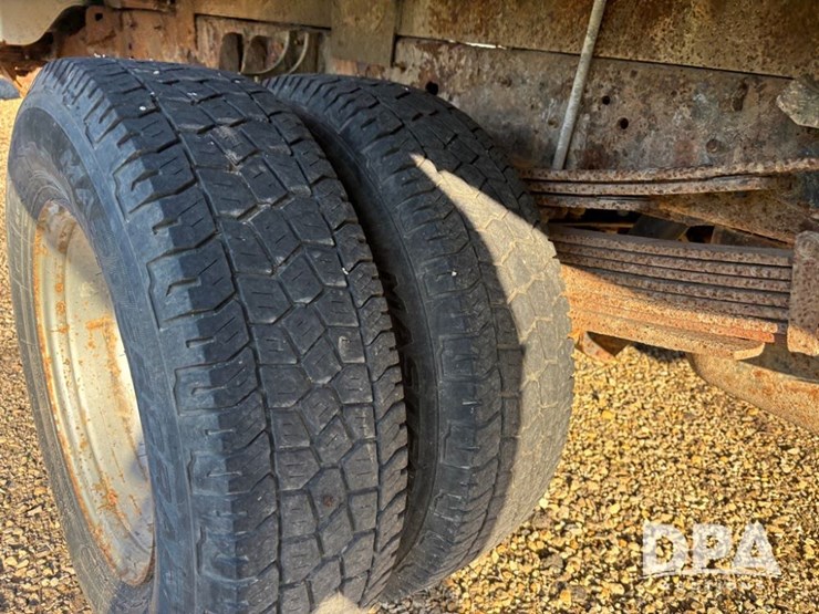 2001-gmc-3500-image-32