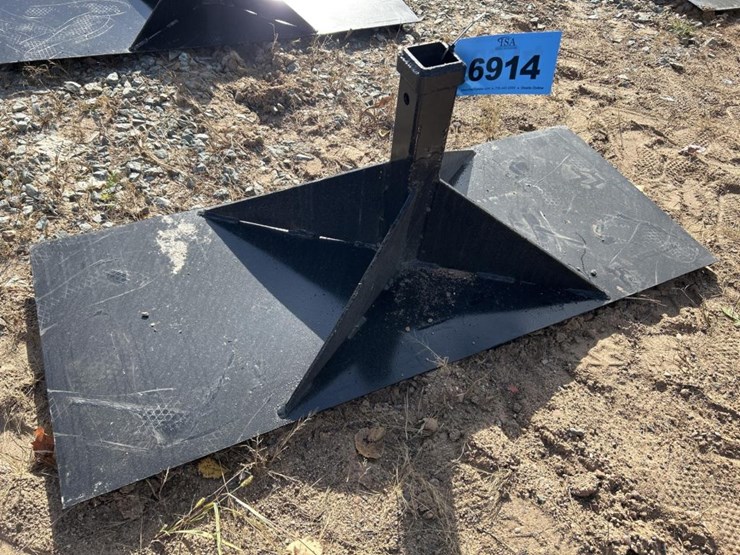 #6916-•-unused-skid-steer-hitch-adapter-image-1