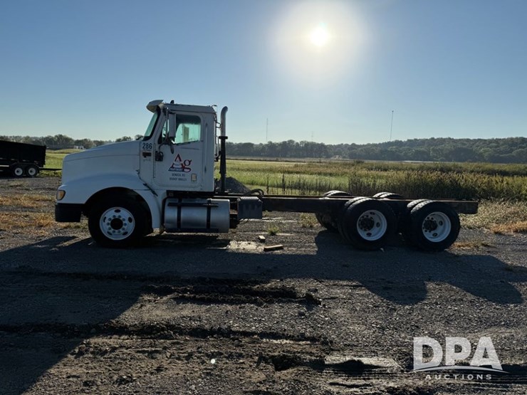 2002-international-9100i-cab/chassis-(np6156,-unit-286)-image-18