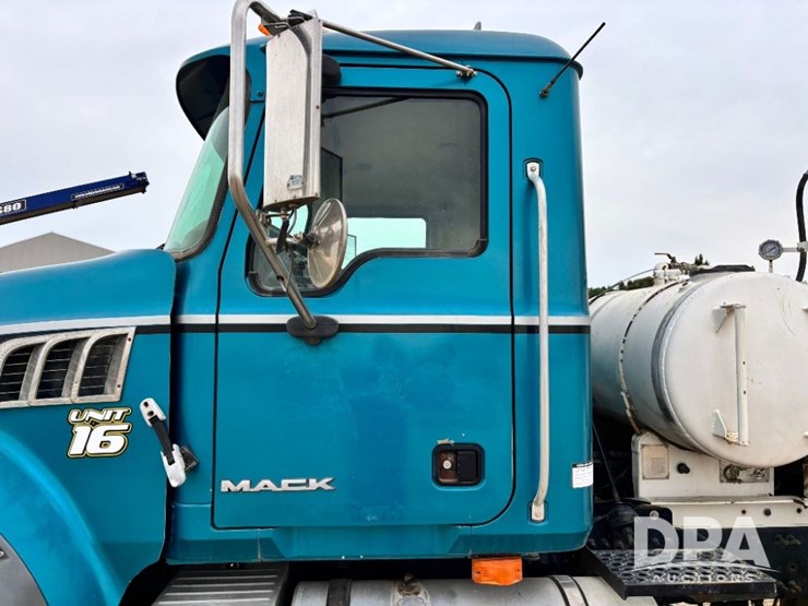 mack-granite-gu713-image-35