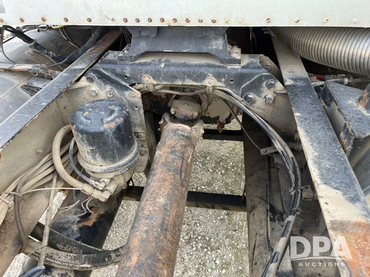 2001-ihc-9100-truck-(jn2647,-unit-32347)-image-31