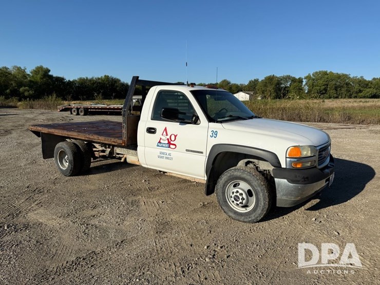 2002-gmc-3500-image-3