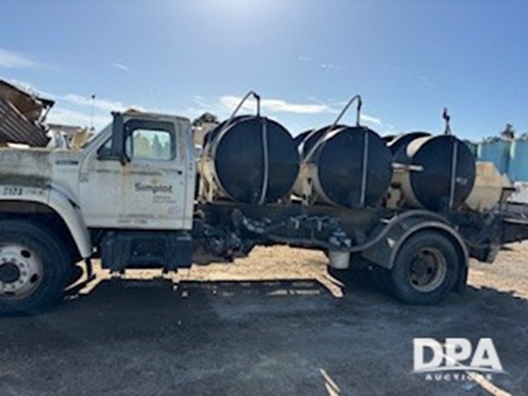 1997-ford-700-image-1